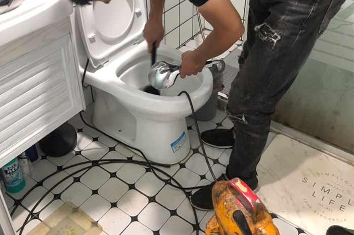 乌苏疏通下水道