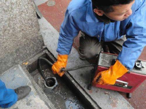 乌苏疏通下水道