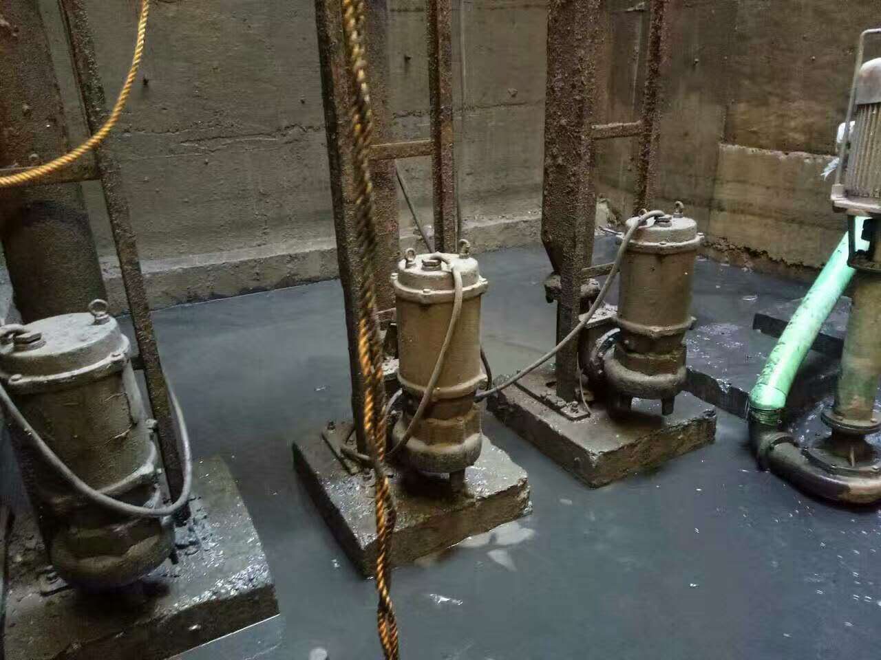 乌苏污水池清理