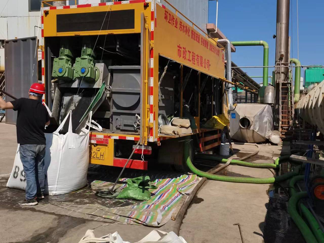 乌苏淤泥压干处理